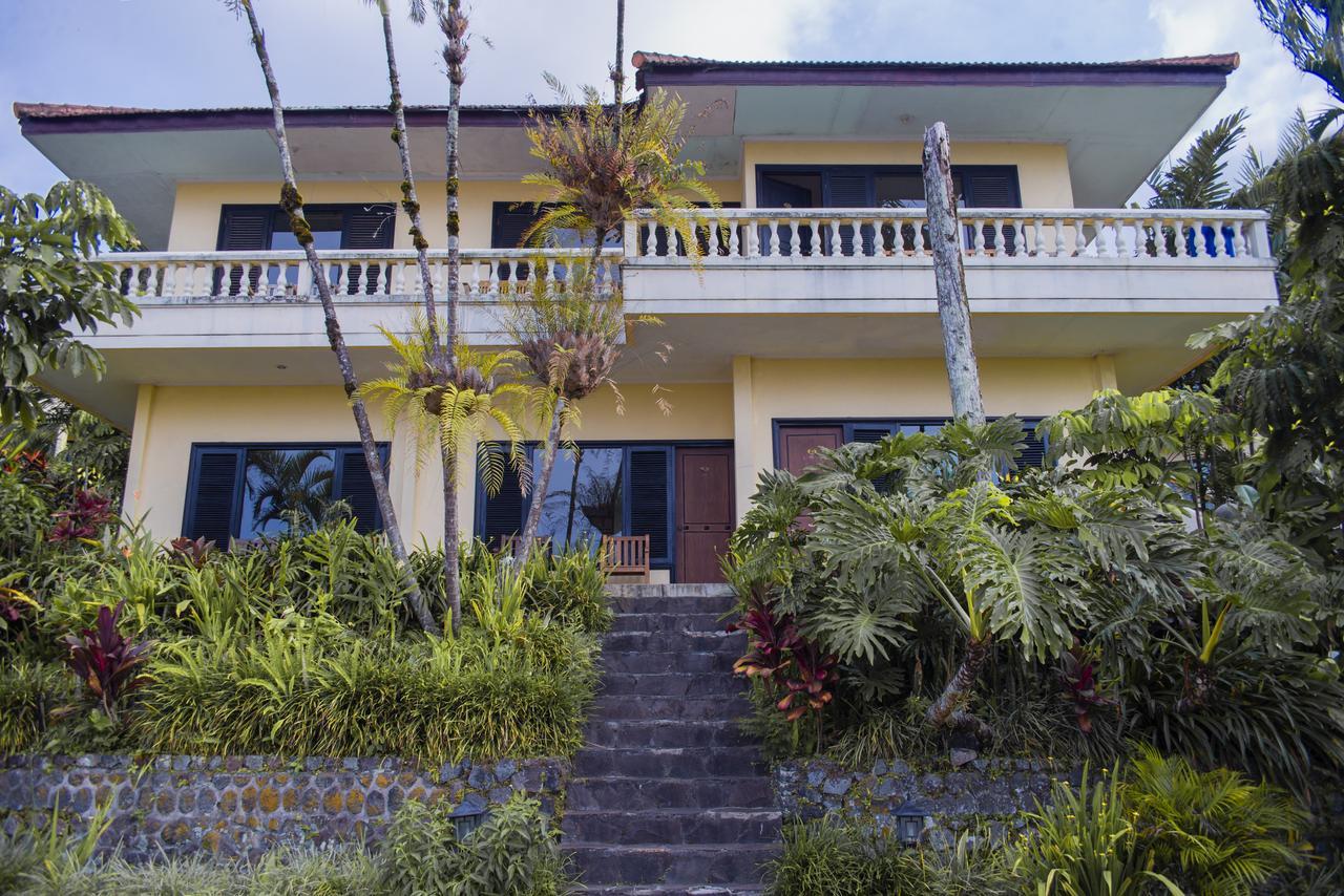 Foresta Inn Family Resort Prigen Exterior foto