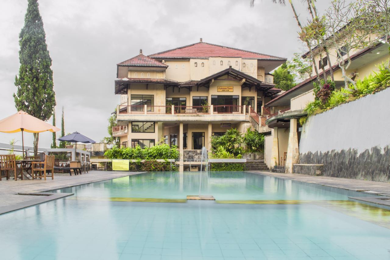 Foresta Inn Family Resort Prigen Exterior foto